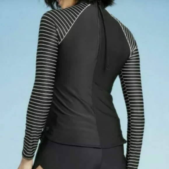 Women's Mock Neck Long Sleeve Rashguard Medium - Picture 2 of 9